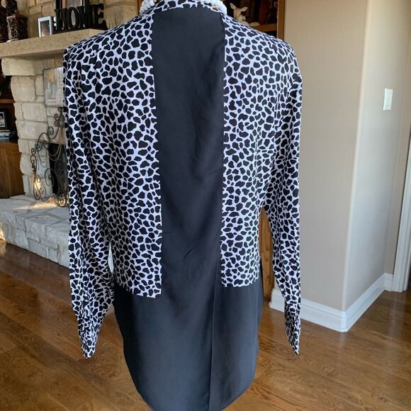 Vince Camuto Animal Print Apparel Sheer Blouses‎ - Picture 3 of 13